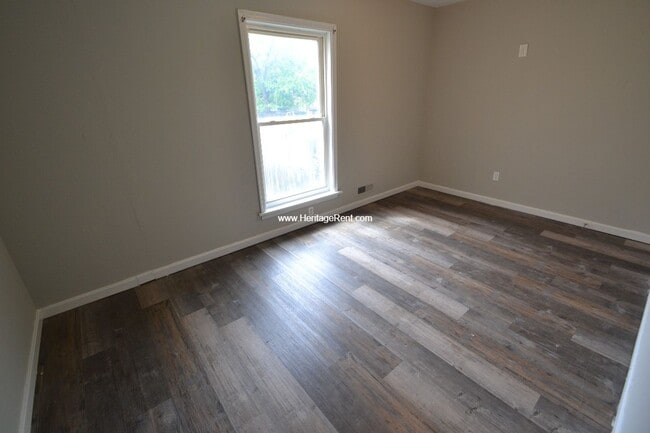 Building Photo - Camp Washington 3 Bedroom 1.5 Baths Single...