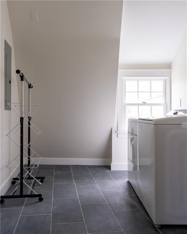 Building Photo - 304 Third Beach Rd