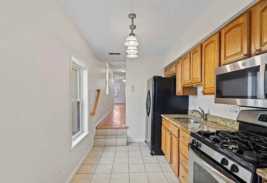 Building Photo - 1239 W Lombard St