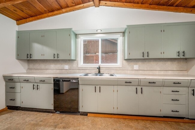 Building Photo - 1520 N Yale Blvd