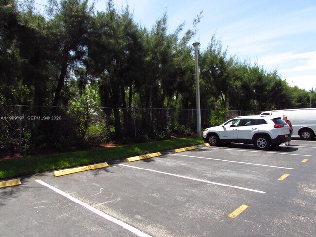 Building Photo - 1400 SW 124th Terrace