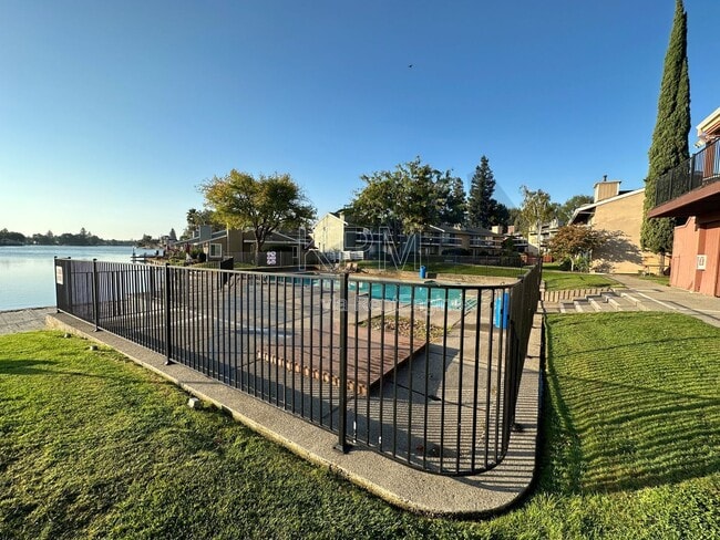 Building Photo - 3790 W Benjamin Holt Dr