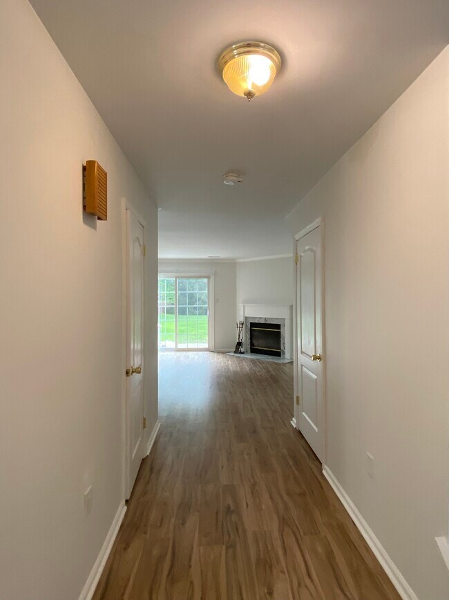 Building Photo - 6902 Colonial Ct