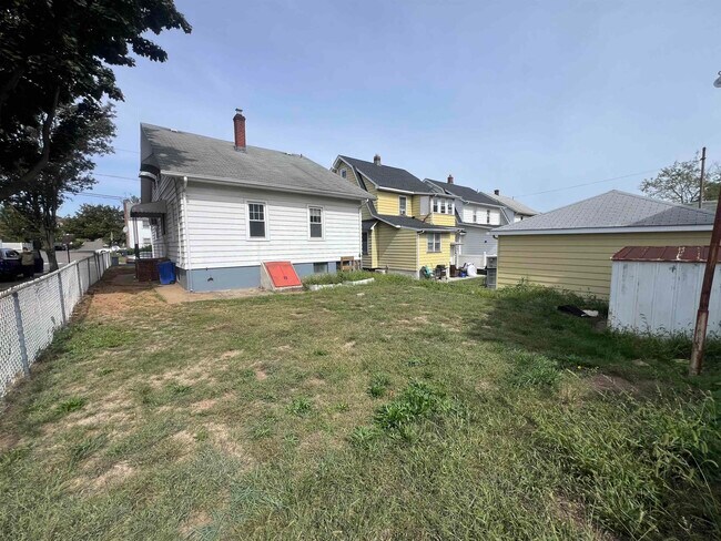 Building Photo - 195 MERSELIS Ave