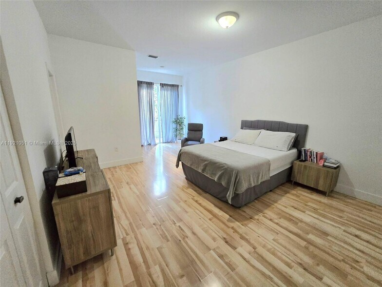 Building Photo - 11412 NW 74th Ter