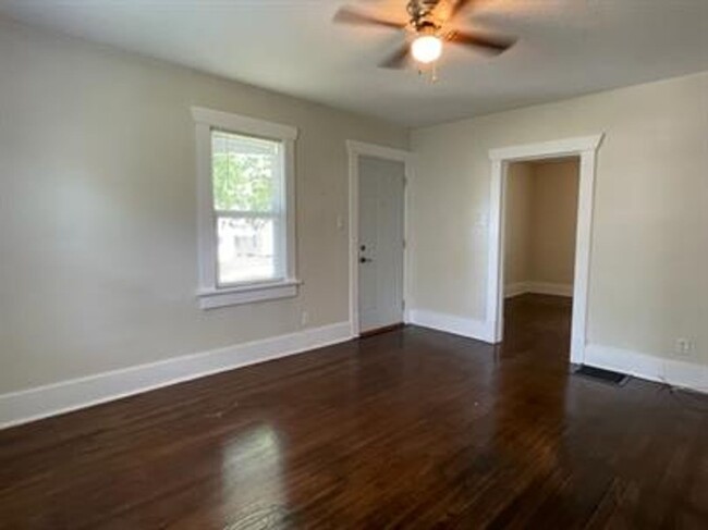 Building Photo - Seconds to downtown Decatur! 2 bedroom, 1 ...