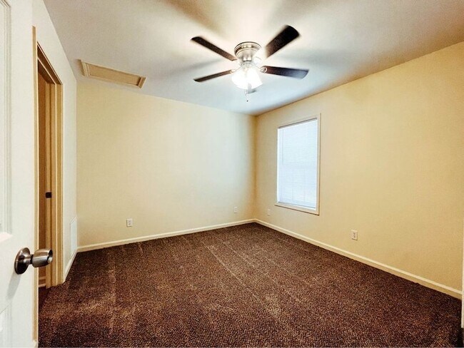 Building Photo - 112 Ballygar St