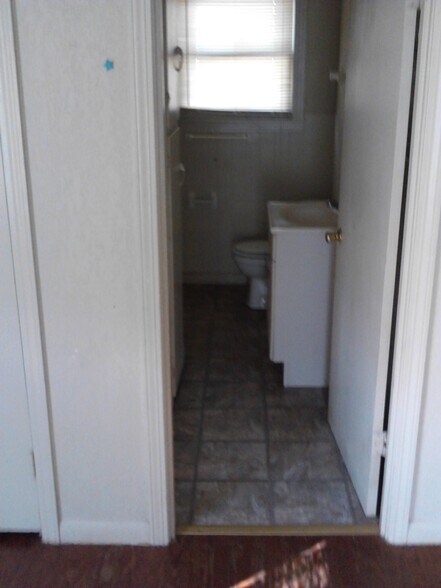 Building Photo - 221 Tutt Ave