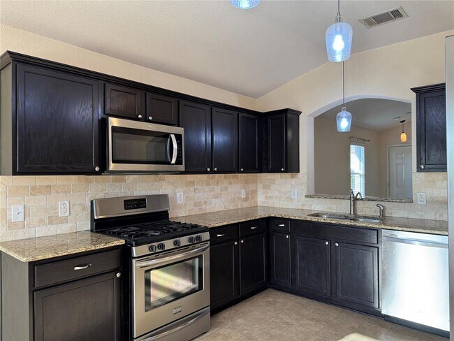 Building Photo - 1015 Remington Dr