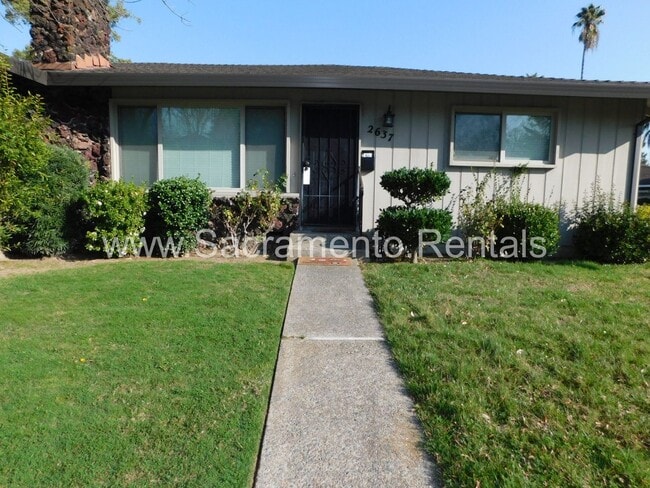 Building Photo - Wonderful Sierra Oaks 3bd/2ba Duplex with 2 Car Garage