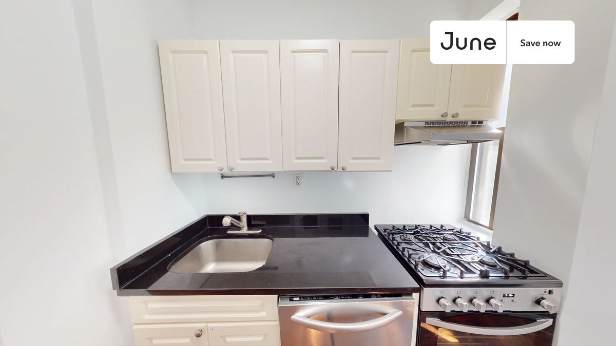 Building Photo - 715 E 5th St