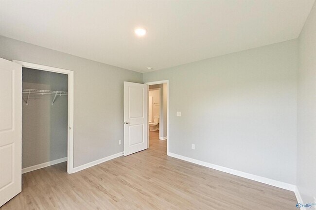 Building Photo - 664 June St