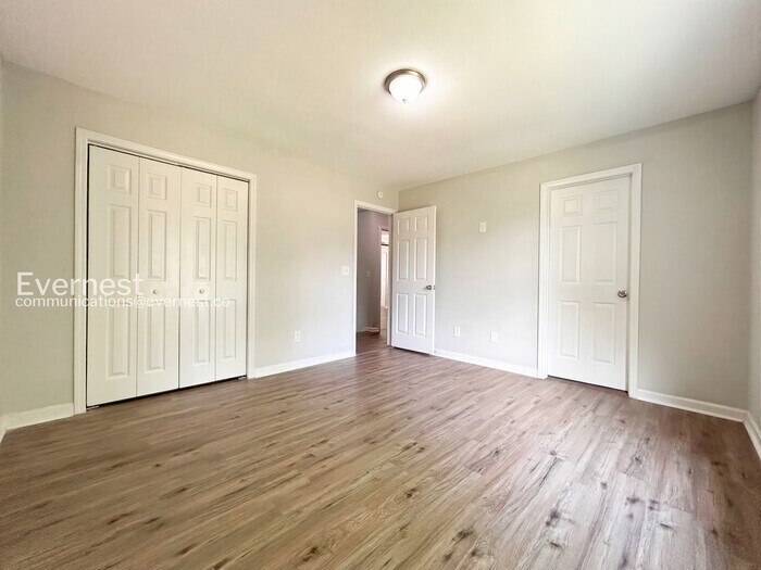 Building Photo - 841 Ridge Ave NW