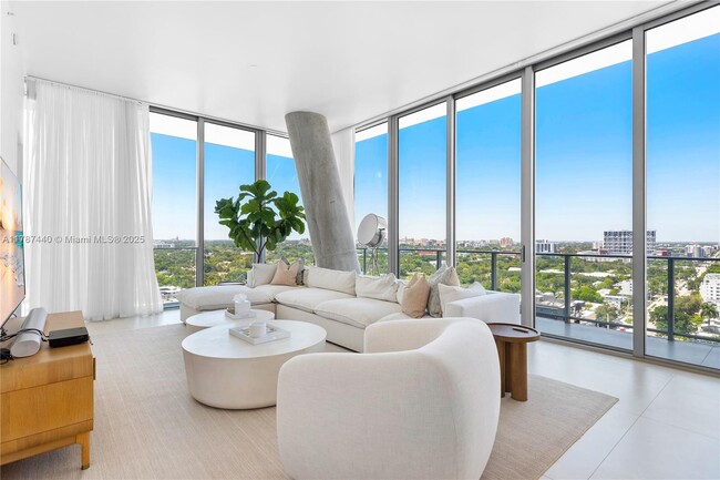 Building Photo - 2669 S Bayshore Dr