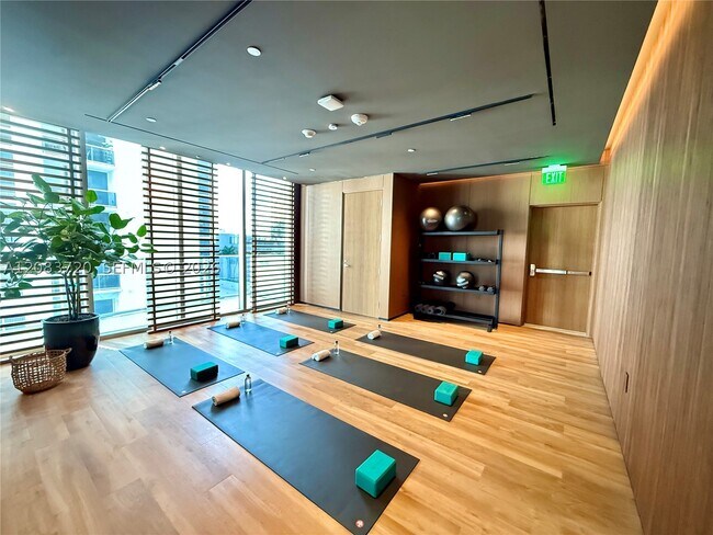 Building Photo - 1400 Biscayne Blvd