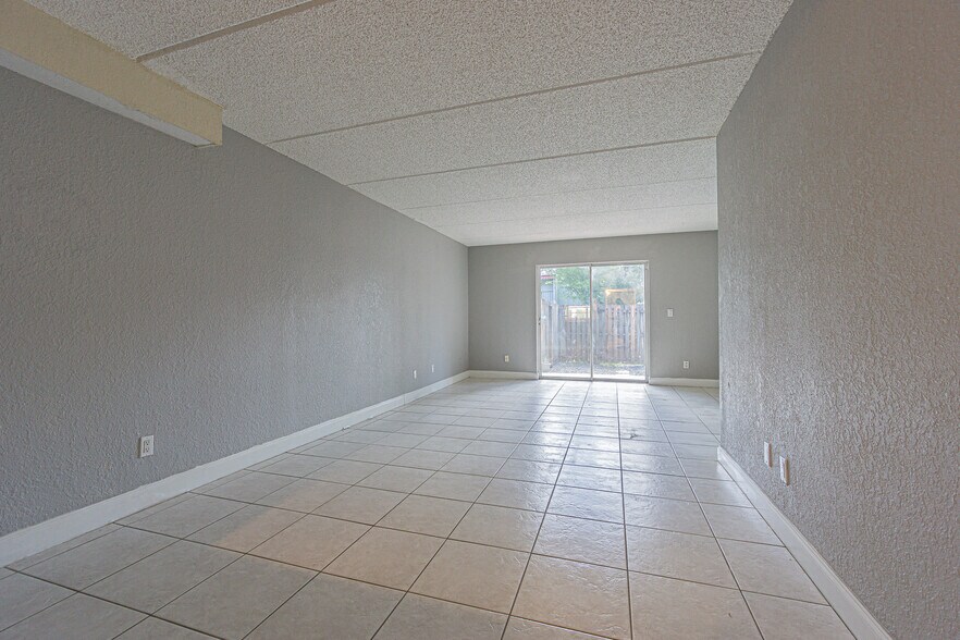 Building Photo - 2818 Somerset Park Dr