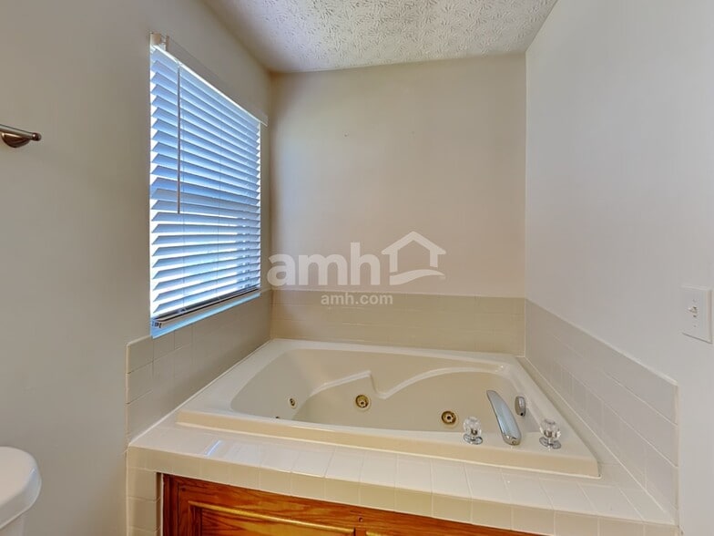 Building Photo - 4513 Edgarton Dr