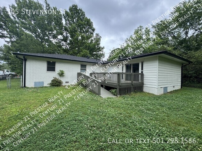 Building Photo - 305 Stevenson St