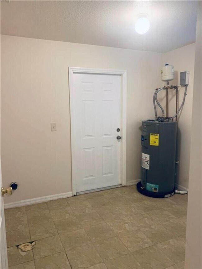 Building Photo - Charming 2-Bed, 2-Bath Home with Garage & Storage – Apply Today!