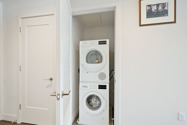 Building Photo - FURNISHED OR UNFURNISHED! One of the Most Desirable Locations On the Wharf!  1 Bed at the VIO! Av...