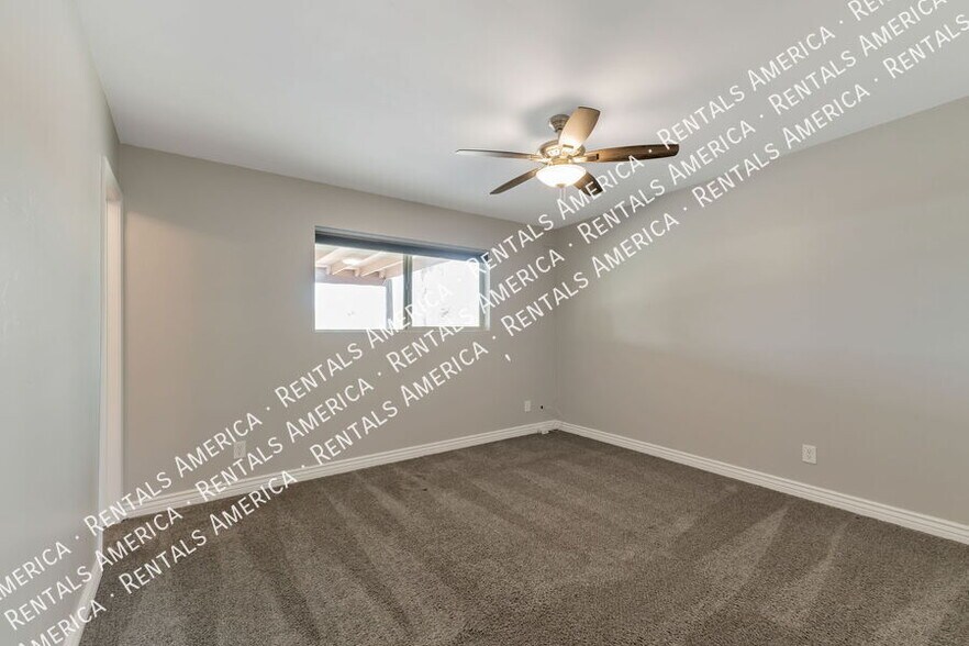 Building Photo - 4000 W Orangewood Dr
