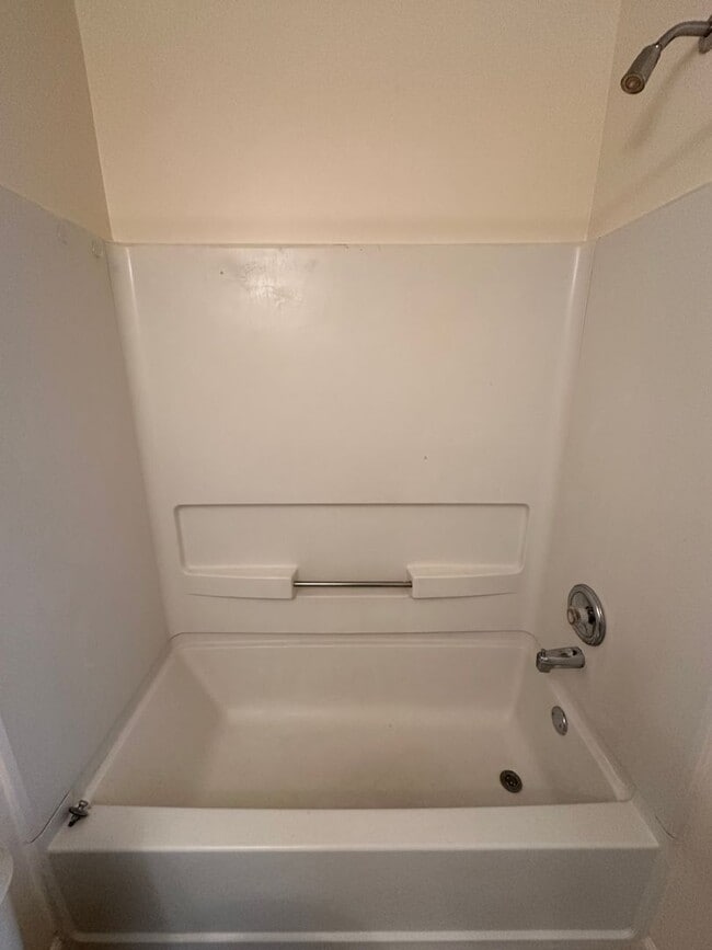 Building Photo - 3 bedroom in Essex Place