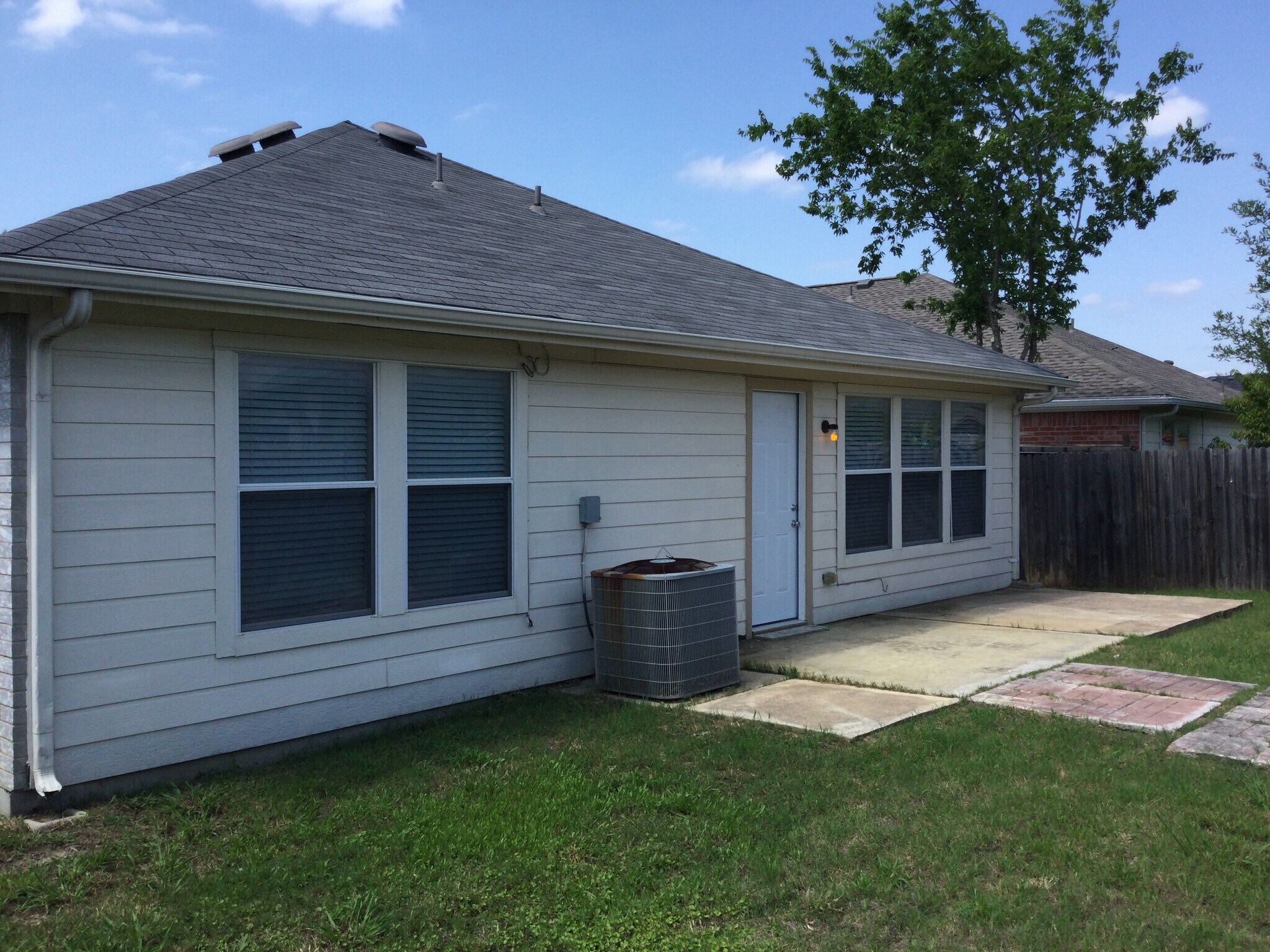 Building Photo - 5589 Hunters Bend Ln