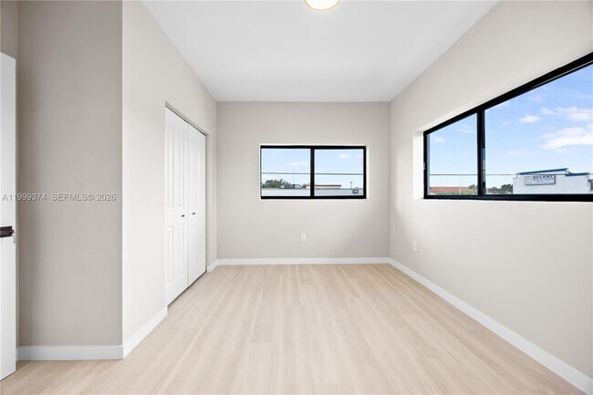 Building Photo - 630 NE 166th St