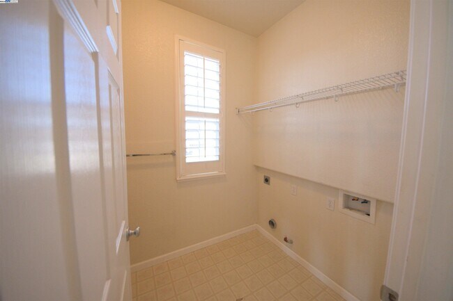 Building Photo - 1612 Marina Way
