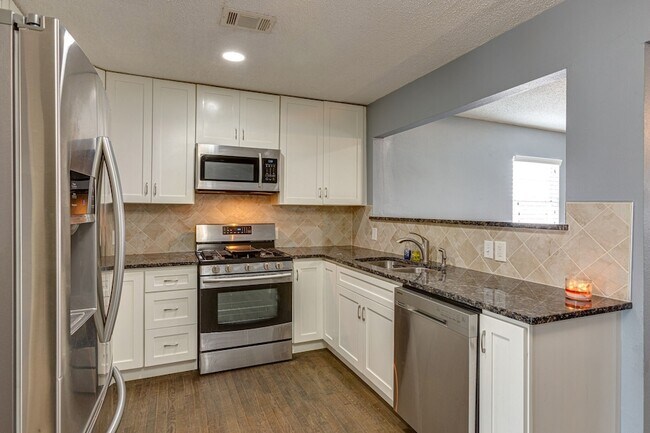 Building Photo - 9621 Rustown Dr