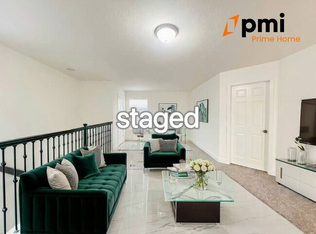 Building Photo - "Stunning 4-Bed Home with 2.5 Baths & Spac...