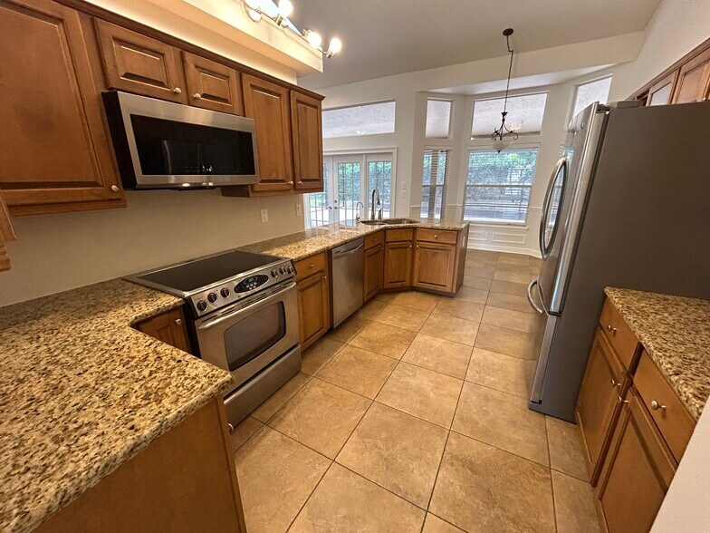 Building Photo - 942 Deerwood Loop