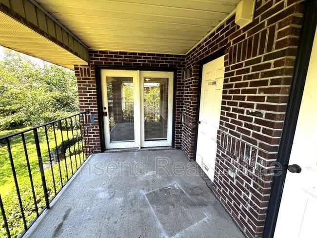 Building Photo - 1005 Ancestry Dr