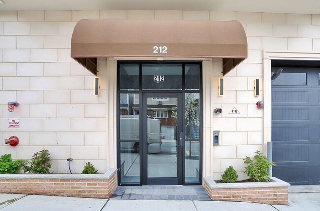Building Photo - 212 70th St