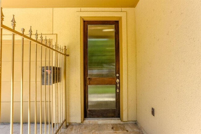 Building Photo - Stylish 3-Bedroom Home in Prime Houston Location!