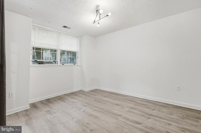 Building Photo - 2211 Woodbox Lane Unit A