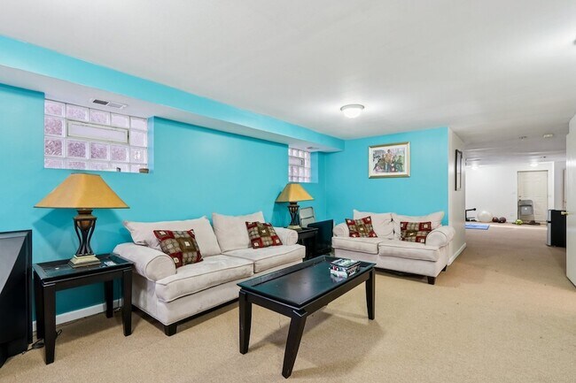 Building Photo - 3432 S Prairie Ave