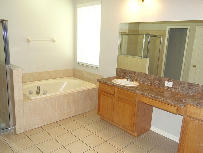 Building Photo - 11112 Wildcat Dr