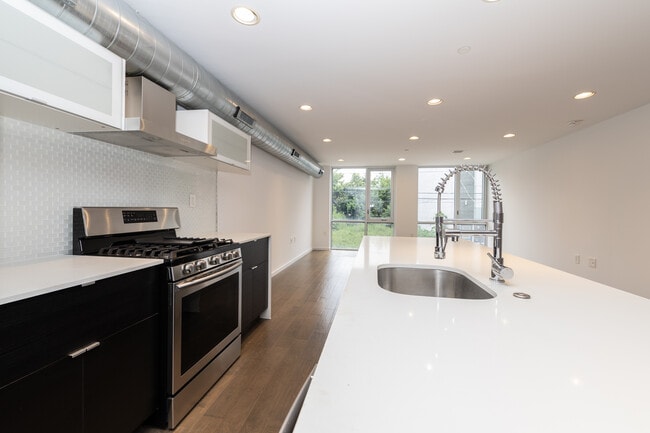 Building Photo - 1422 N 7th St