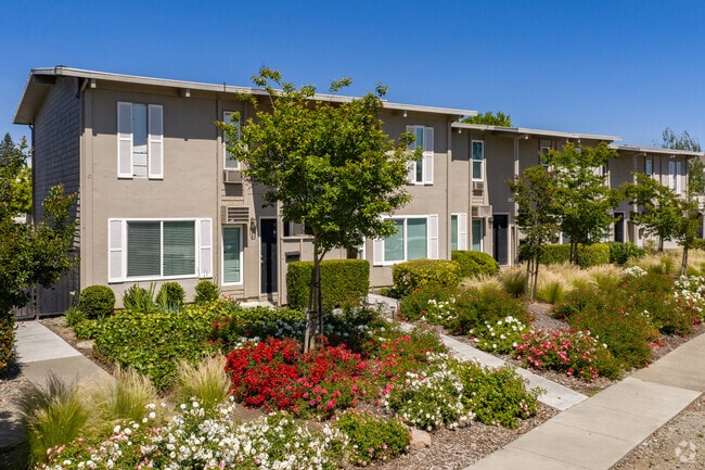 Building Photo - Apartments on Cabot Way