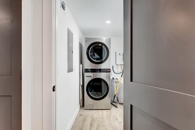 Building Photo - 320 NW 3rd Ave