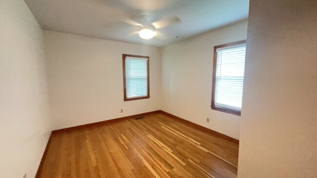 Building Photo - 1400 McClung Ave SE