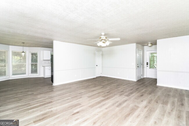 Building Photo - 3521 Stone Ridge Dr