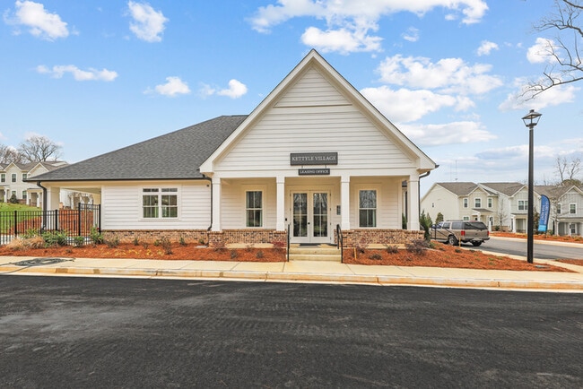 Building Photo - Covey Homes Newnan Village