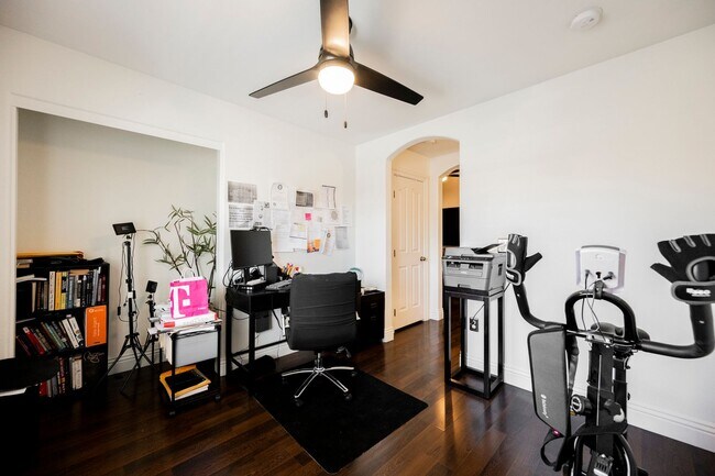 Building Photo - Beautiful 3 Bedroom Home In the Southwest