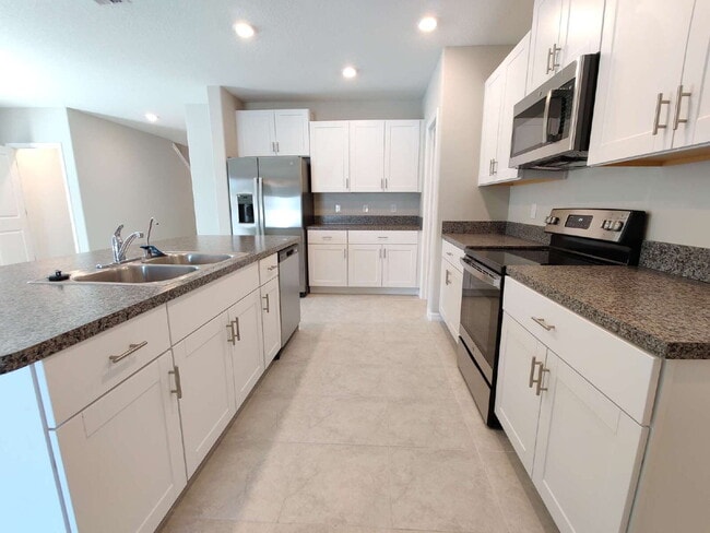 Building Photo - 7115 Samuel Ivy Dr