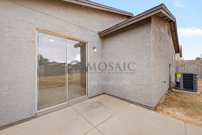Building Photo - 1004 E Cowboy Cove Trail