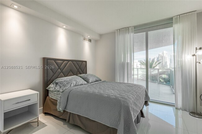 Building Photo - 250 Sunny Isles Blvd
