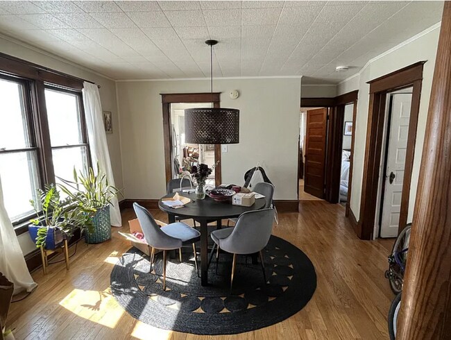 Building Photo - 3332 Grand Ave S