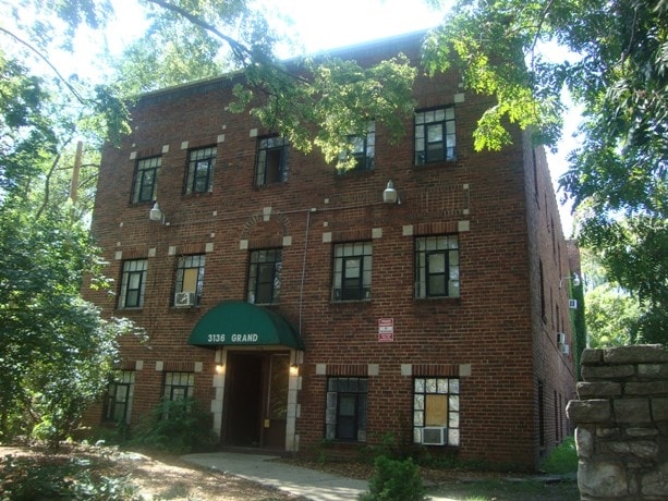 Building Photo - Studios on Grand